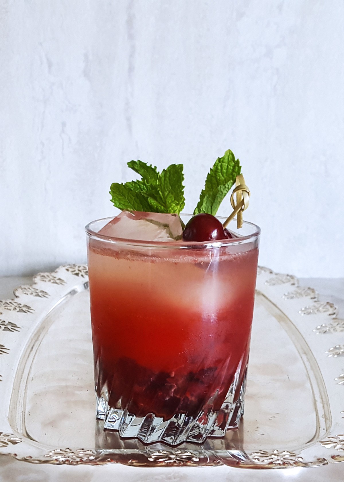 Read more about the article Sweet Cherry Bourbon Smash