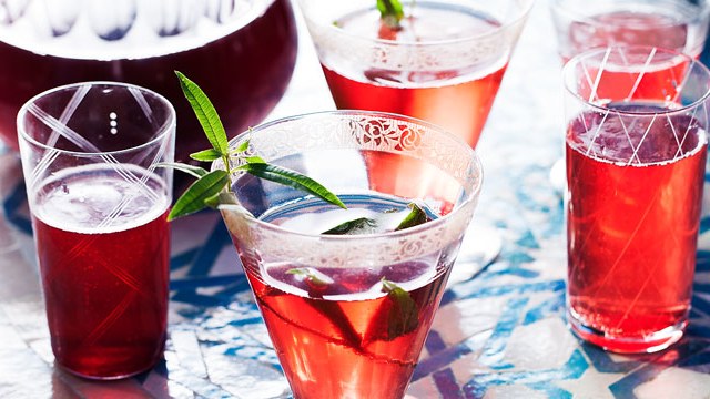 Read more about the article Sparkling Sour Cherry Aperitivo