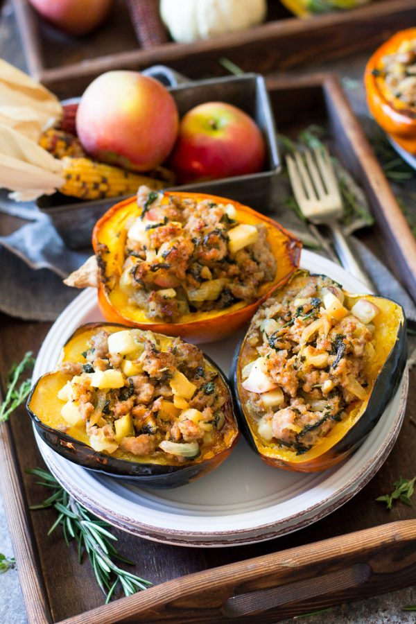 Read more about the article Caramelized Onion Apple Sausage Stuffed Acorn Squash
