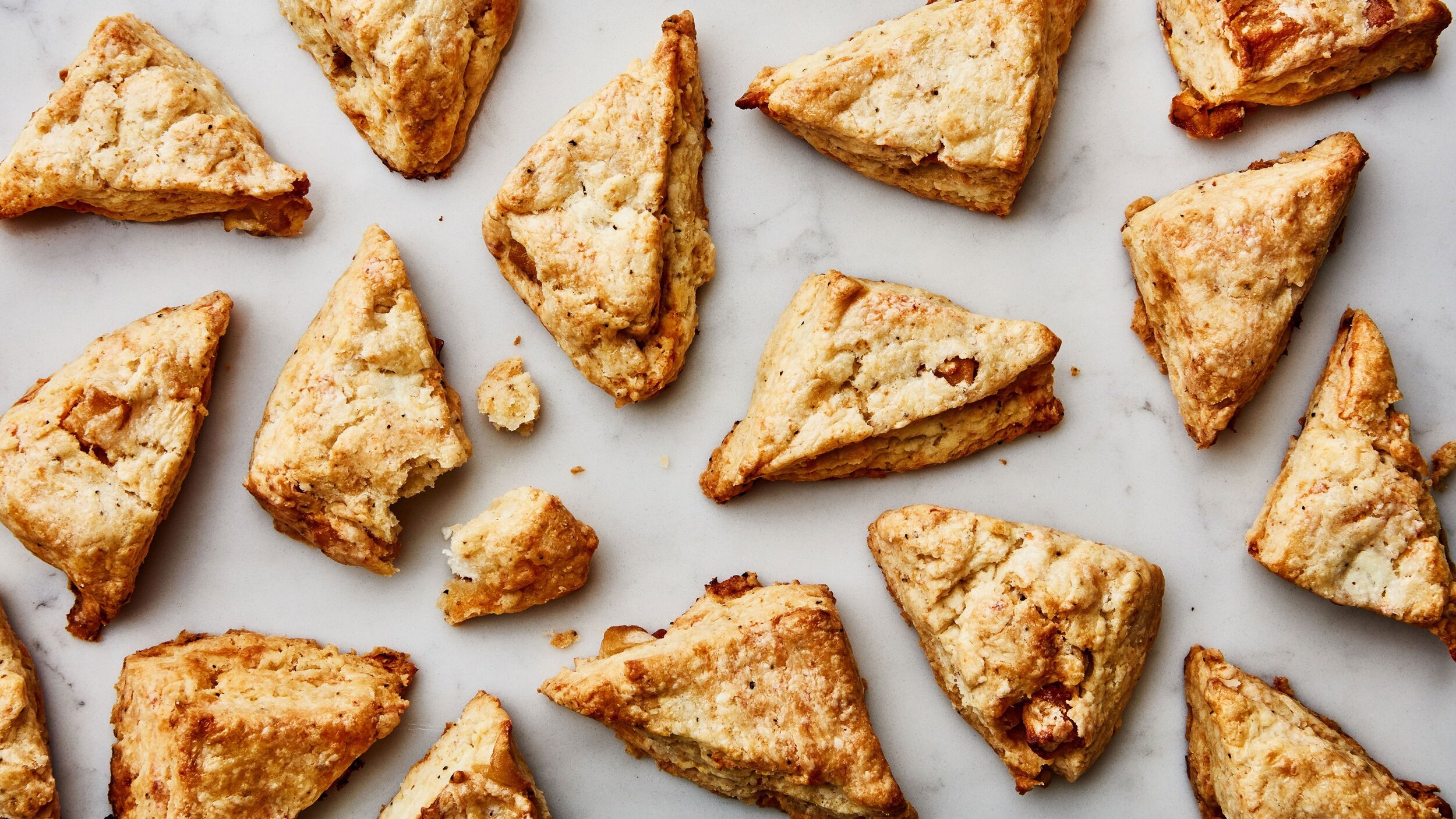 Read more about the article Cheesy Apple-Pepper Scones