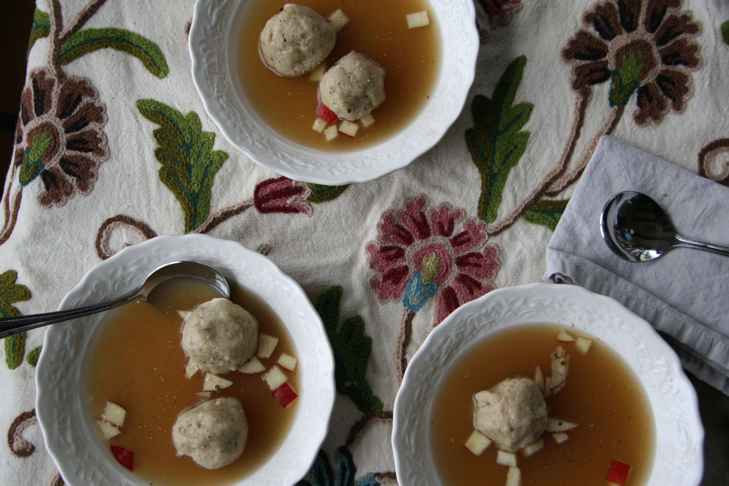 Read more about the article Stuffed Matzo Ball Soup with Chicken and Apples